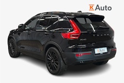 musta Volvo XC40 2023 kuva 2.