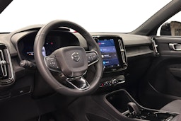 musta Volvo XC40 2023 kuva 3.
