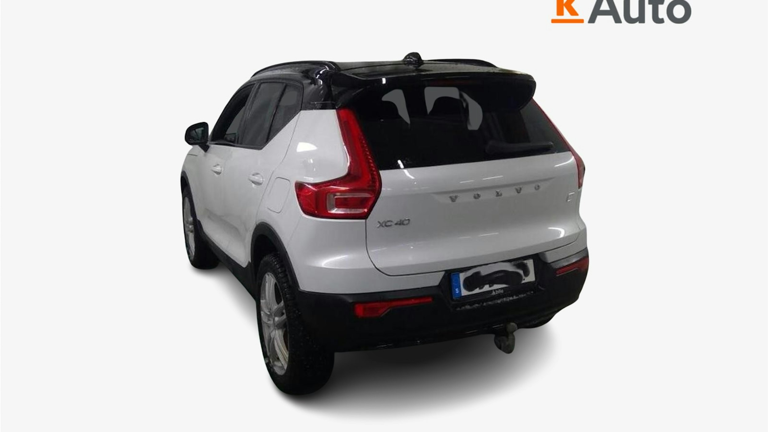 valkoinen Volvo XC40 2023 kuva 2.