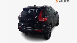 musta Volvo XC40 2023 kuva 2.