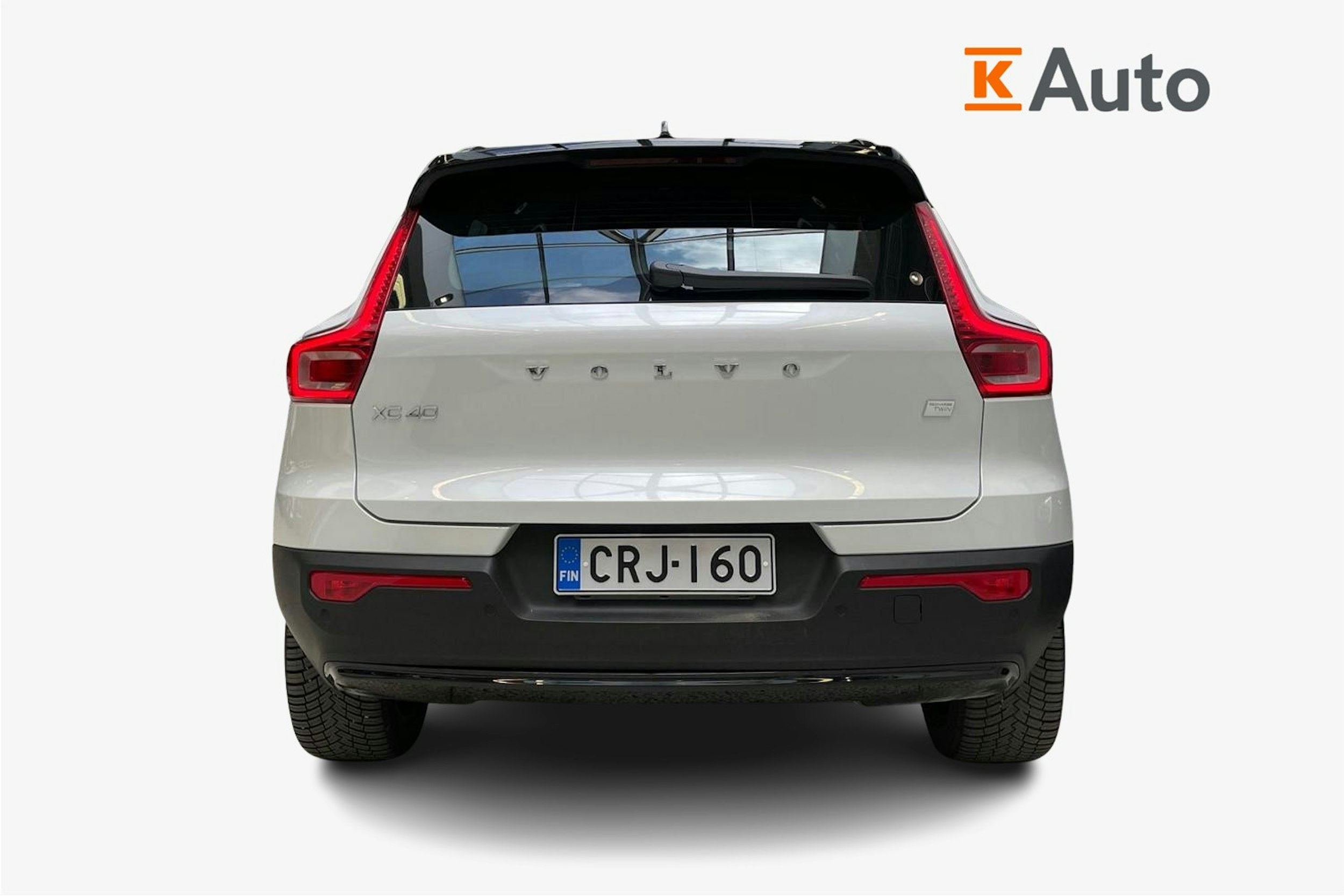 valkoinen Volvo XC40 2023 kuva 3.