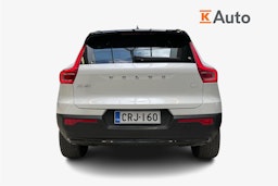 valkoinen Volvo XC40 2023 kuva 3.
