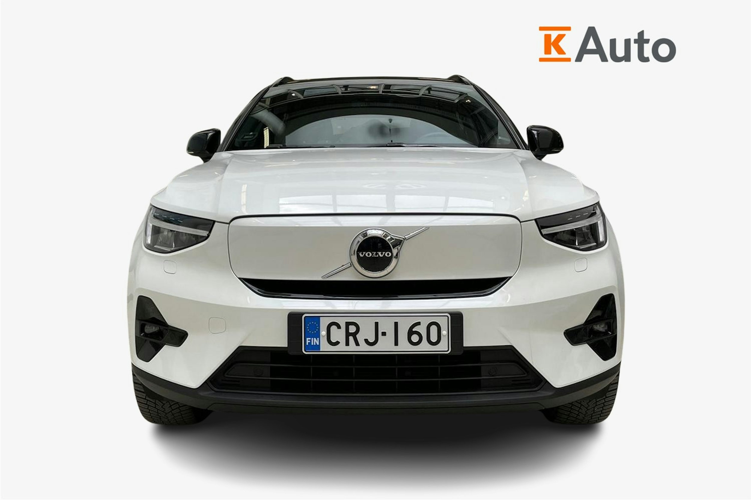 valkoinen Volvo XC40 2023 kuva 5.