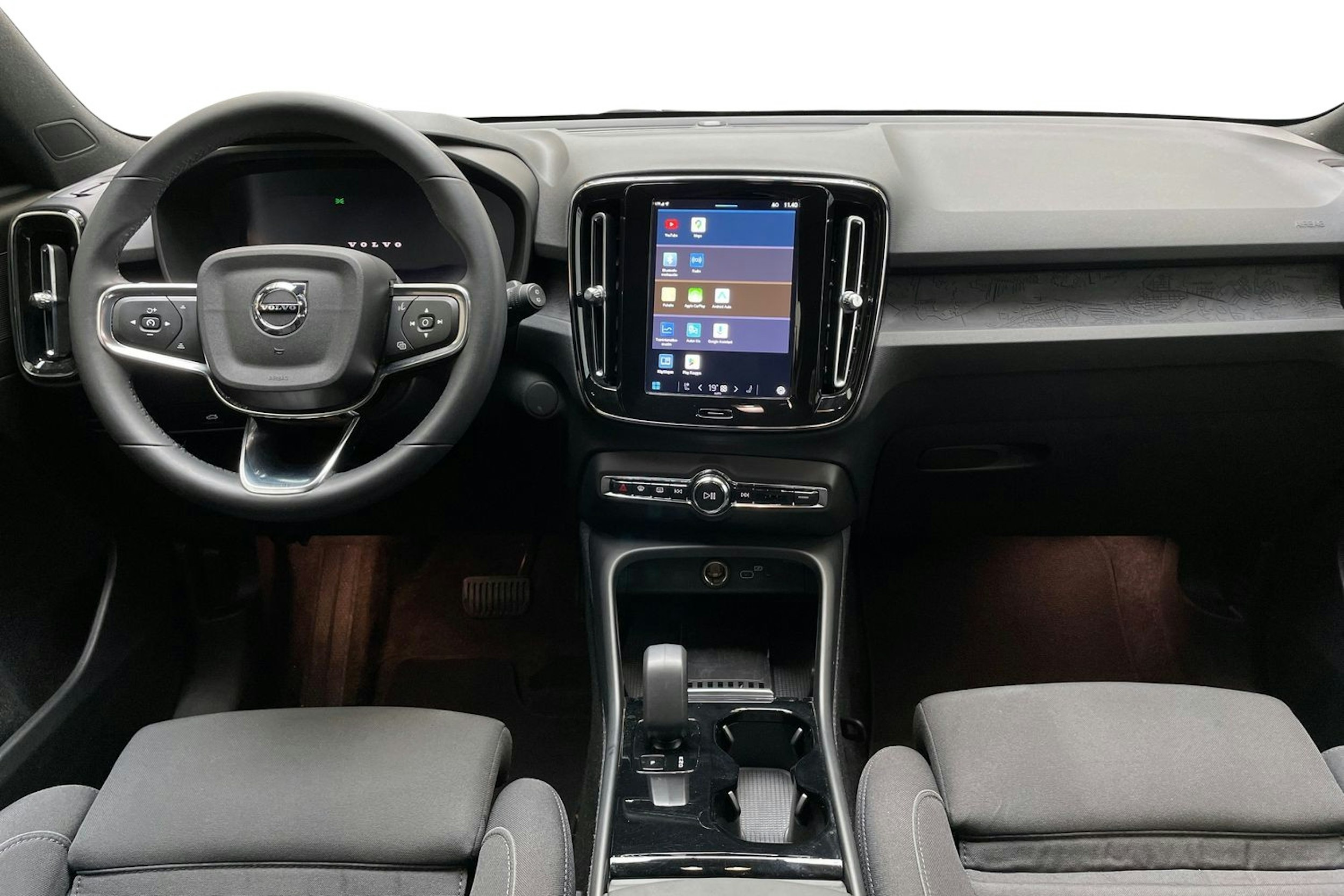 valkoinen Volvo XC40 2023 kuva 9.