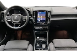 valkoinen Volvo XC40 2023 kuva 9.