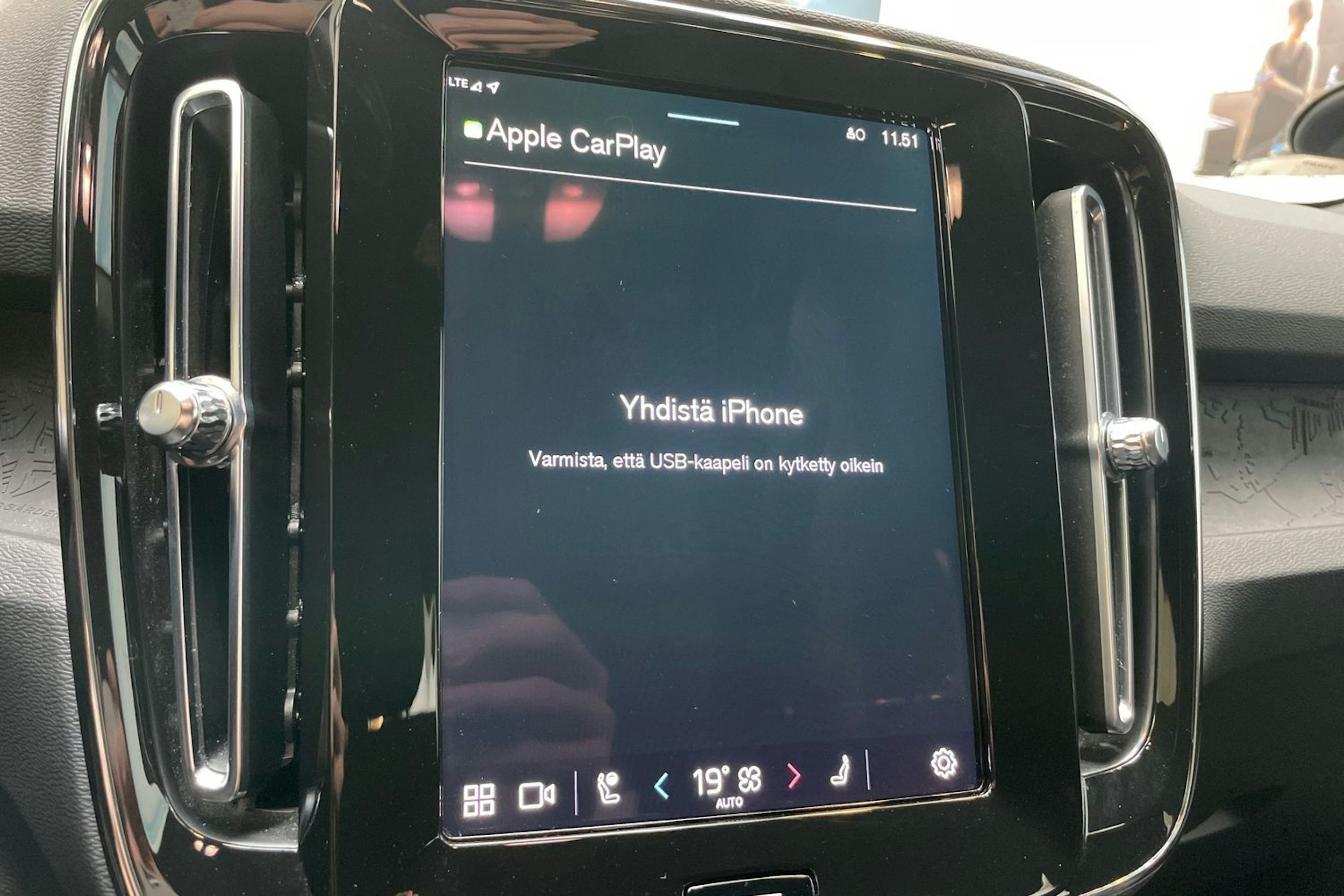 valkoinen Volvo XC40 2023 kuva 21.