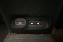 valkoinen Volvo XC40 2023 kuva 27.
