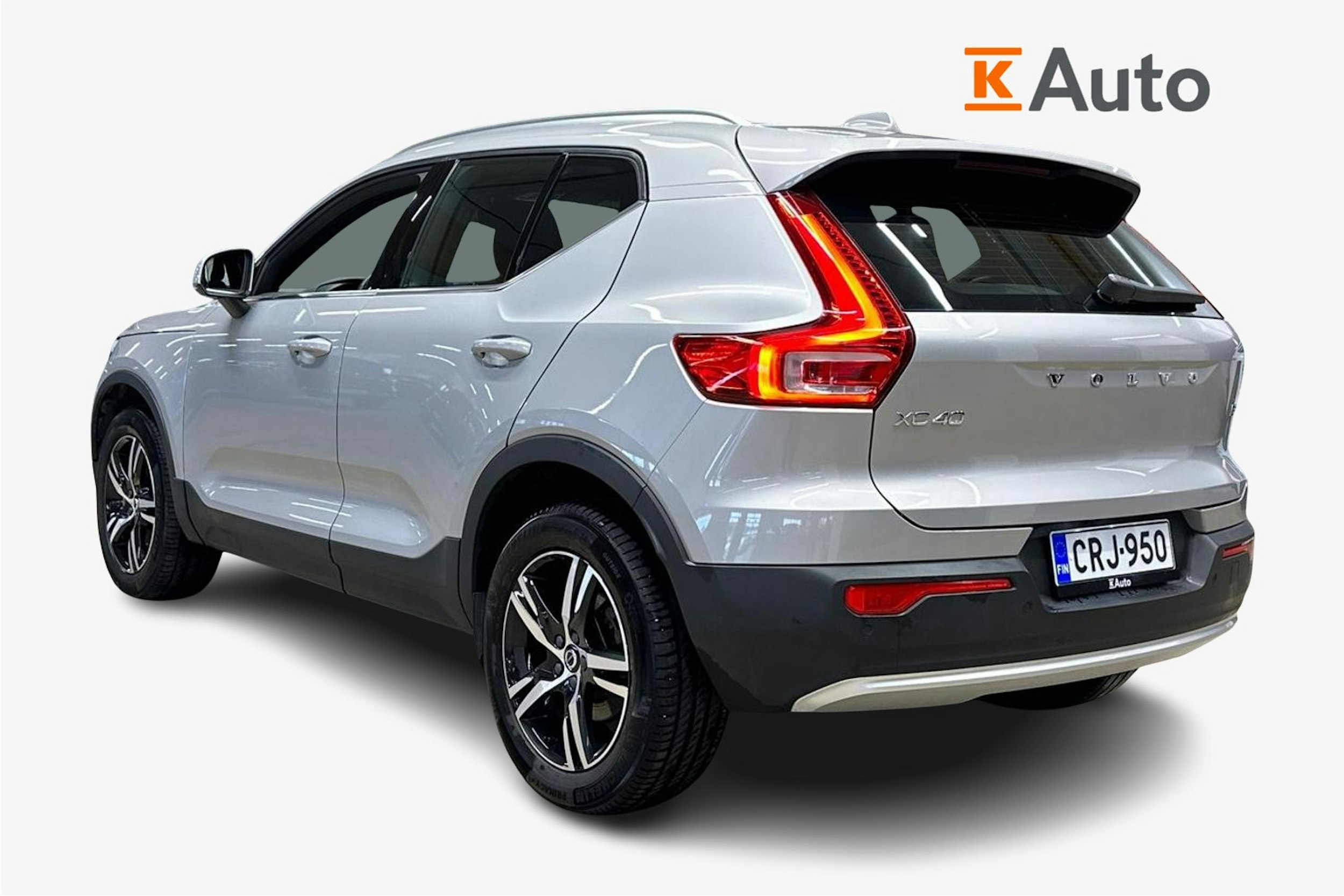 harmaa Volvo XC40 2023 kuva 2.