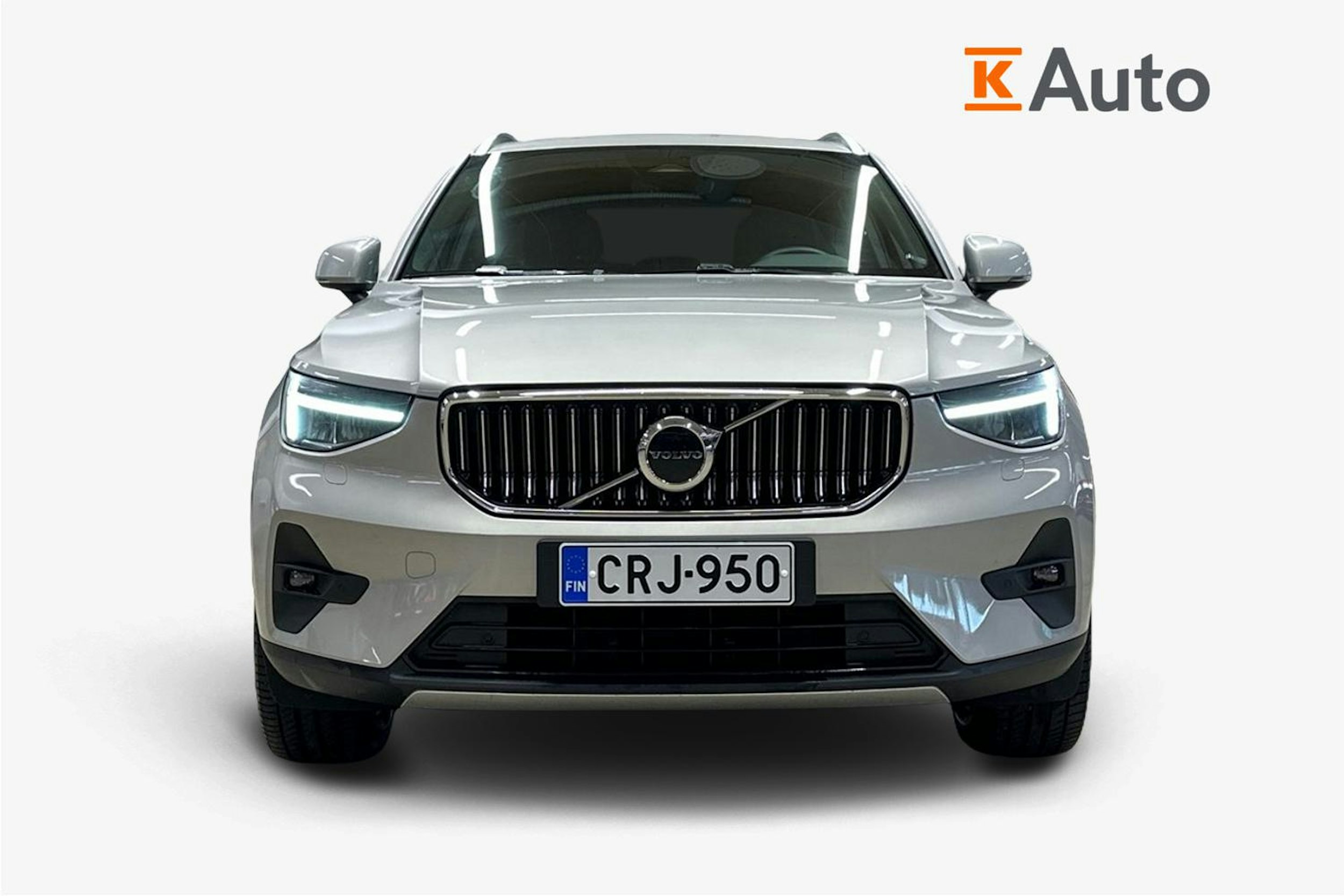 harmaa Volvo XC40 2023 kuva 4.
