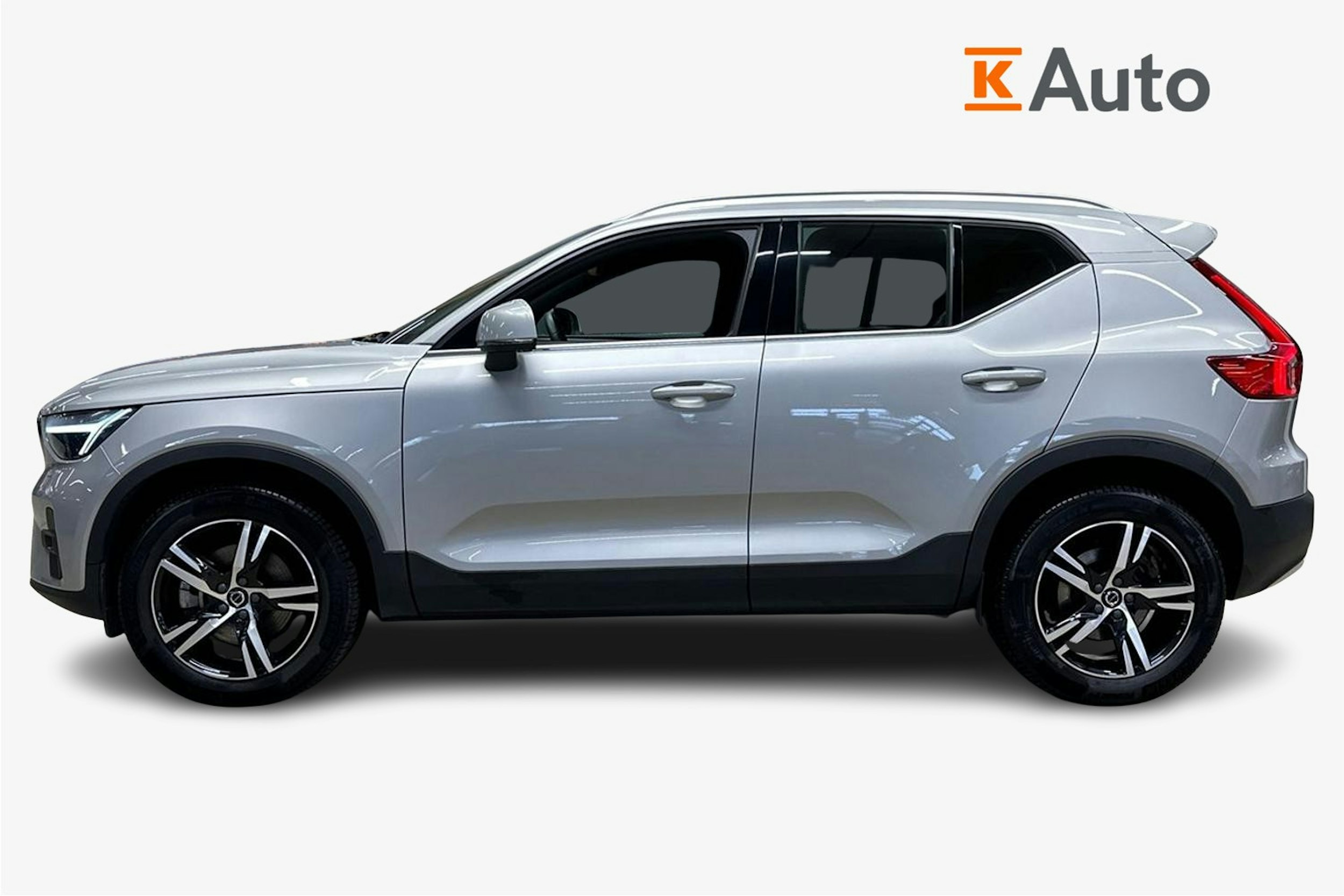 harmaa Volvo XC40 2023 kuva 5.