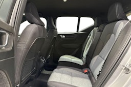 harmaa Volvo XC40 2023 kuva 8.