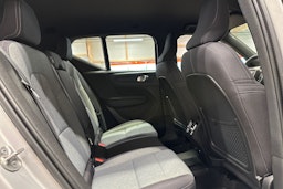 harmaa Volvo XC40 2023 kuva 13.