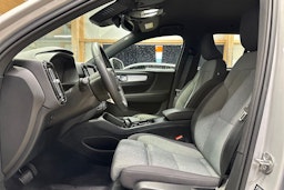 harmaa Volvo XC40 2023 kuva 15.