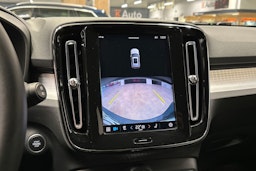 harmaa Volvo XC40 2023 kuva 17.