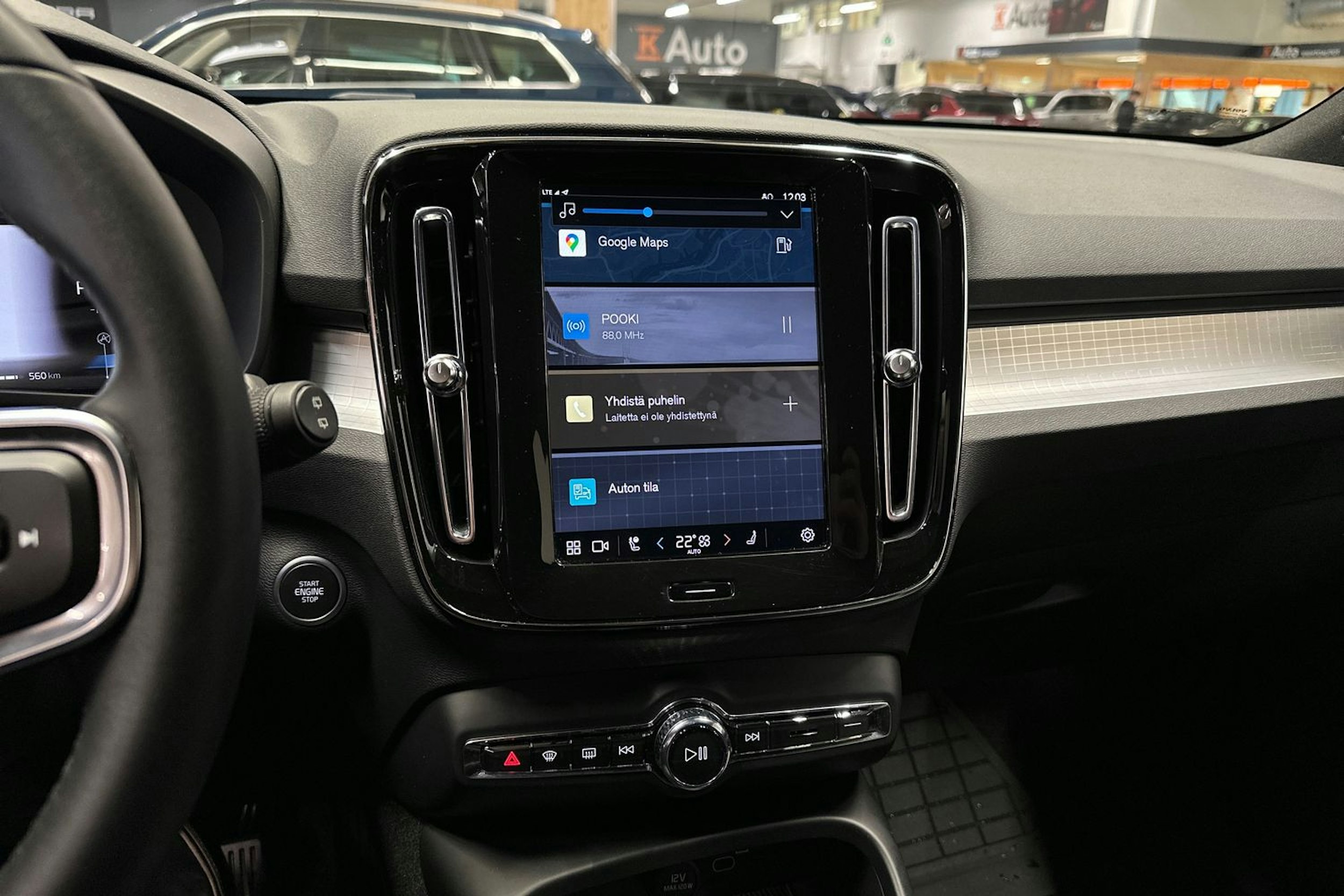harmaa Volvo XC40 2023 kuva 19.