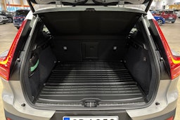 harmaa Volvo XC40 2023 kuva 27.