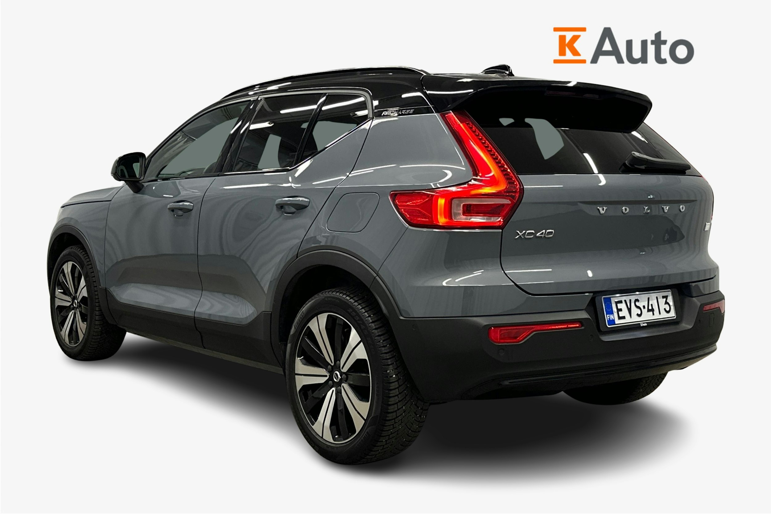 harmaa Volvo XC40 2023 kuva 2.