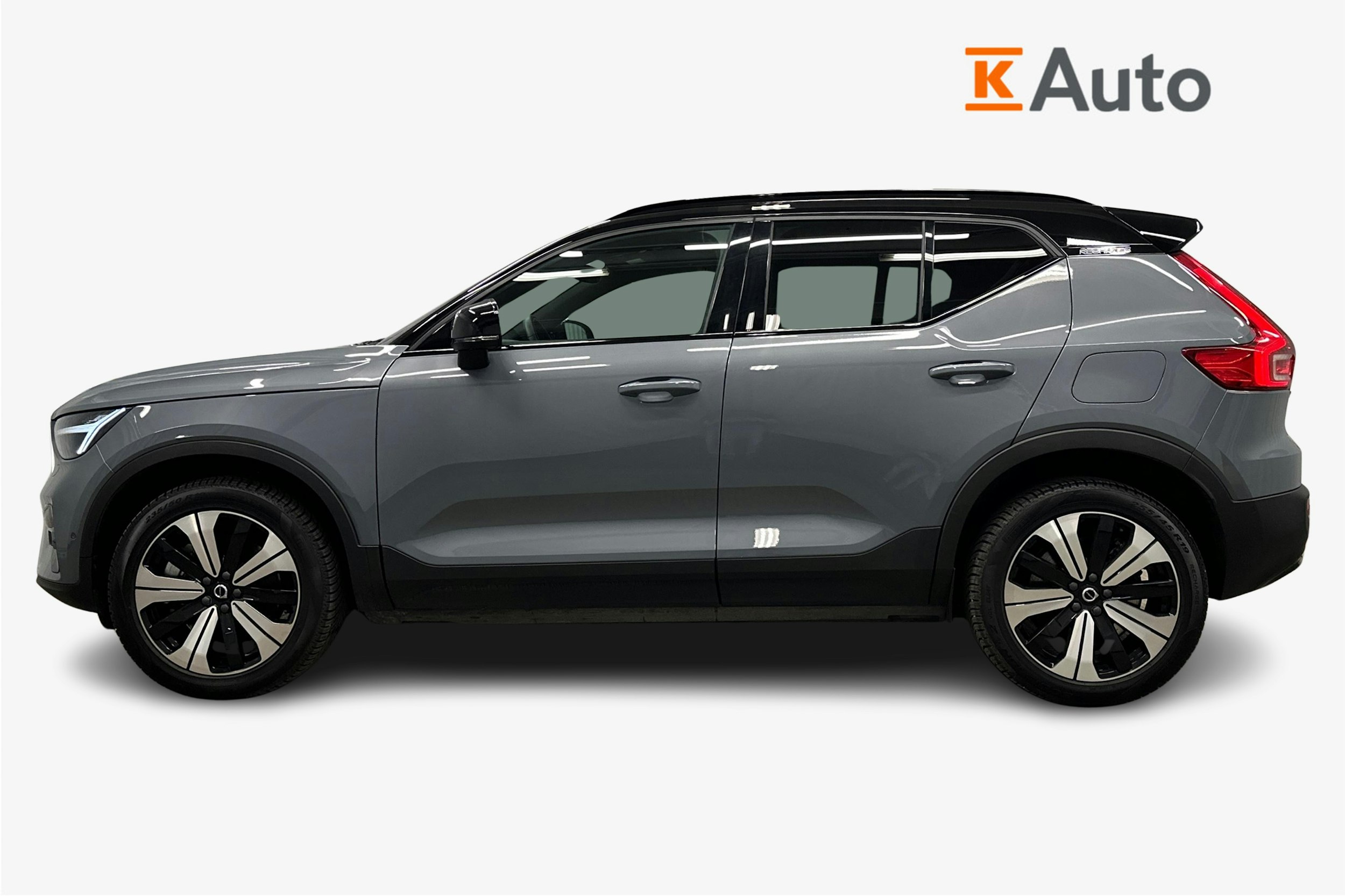 harmaa Volvo XC40 2023 kuva 6.