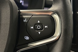 harmaa Volvo XC40 2023 kuva 22.