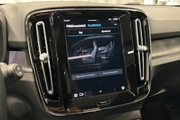 harmaa Volvo XC40 2023 kuva 28.