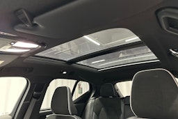 harmaa Volvo XC40 2023 kuva 32.