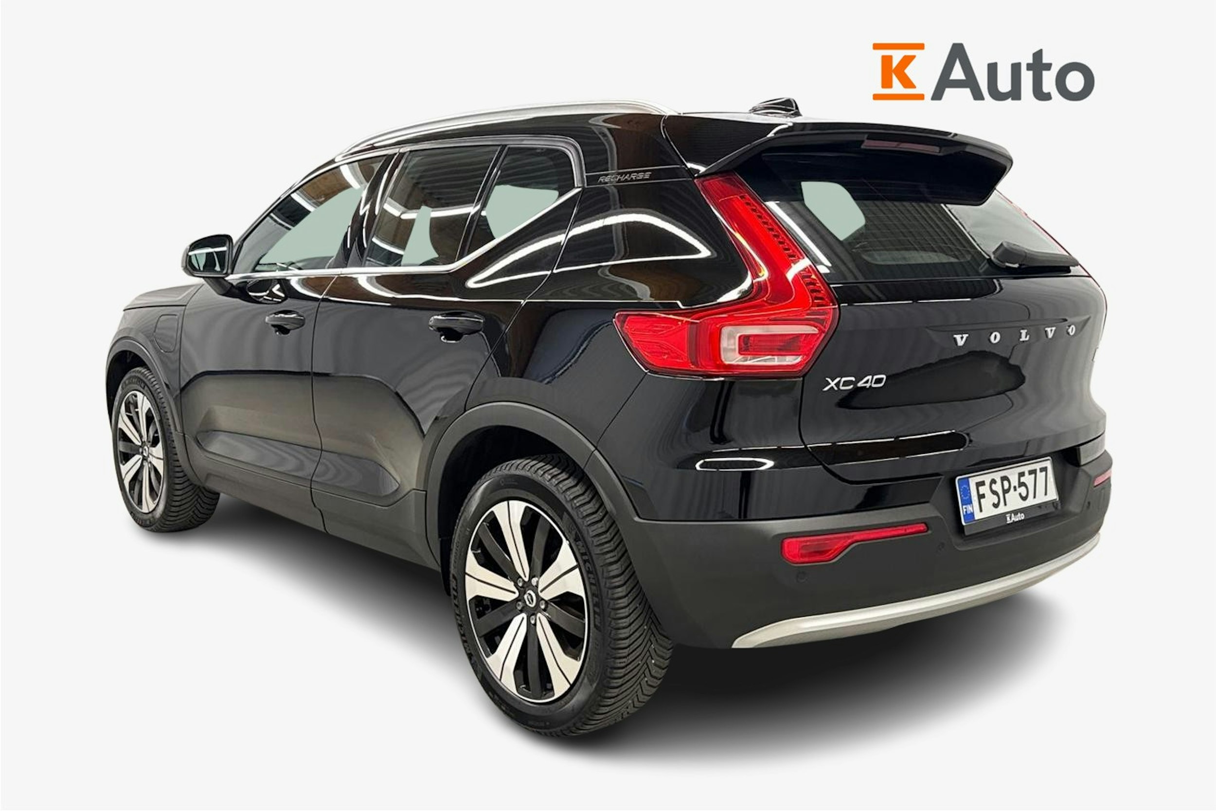 musta Volvo XC40 2023 kuva 2.