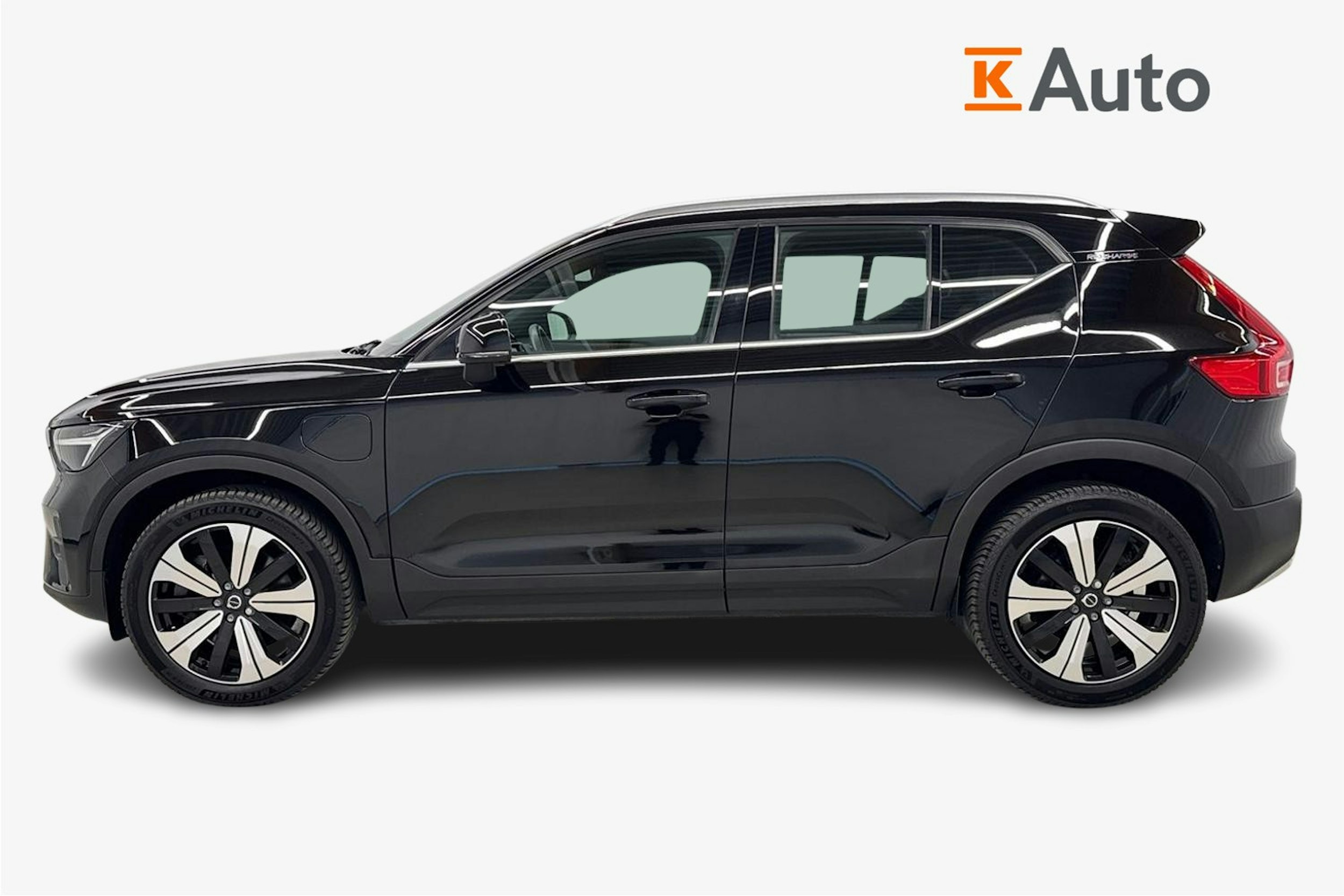 musta Volvo XC40 2023 kuva 6.