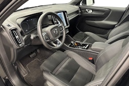 musta Volvo XC40 2023 kuva 7.
