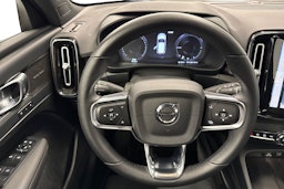 musta Volvo XC40 2023 kuva 9.