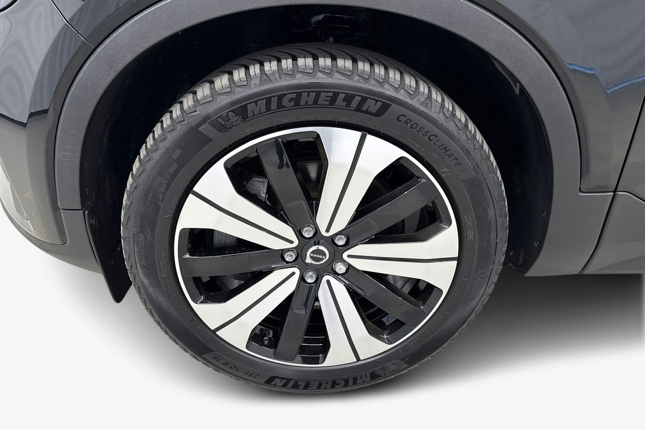 musta Volvo XC40 2023 kuva 11.