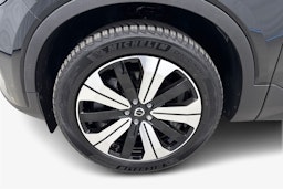musta Volvo XC40 2023 kuva 11.
