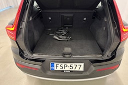 musta Volvo XC40 2023 kuva 16.