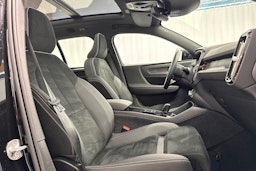 musta Volvo XC40 2023 kuva 19.
