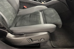 musta Volvo XC40 2023 kuva 20.