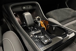 musta Volvo XC40 2023 kuva 24.