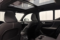 musta Volvo XC40 2023 kuva 26.