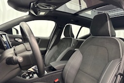musta Volvo XC40 2023 kuva 27.