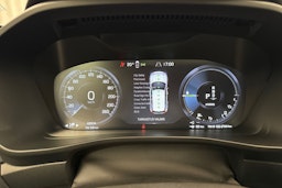 musta Volvo XC40 2023 kuva 30.