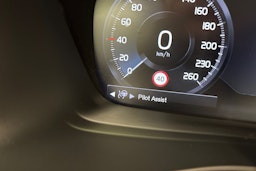 musta Volvo XC40 2023 kuva 32.