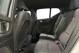 valkoinen Volvo XC40 2023 kuva 10.