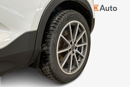 valkoinen Volvo XC40 2023 kuva 11.