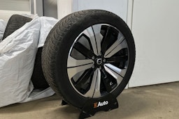 valkoinen Volvo XC40 2023 kuva 13.