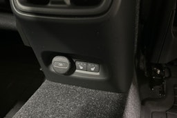 valkoinen Volvo XC40 2023 kuva 15.