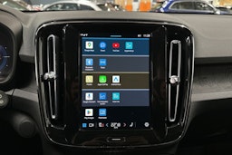 valkoinen Volvo XC40 2023 kuva 20.