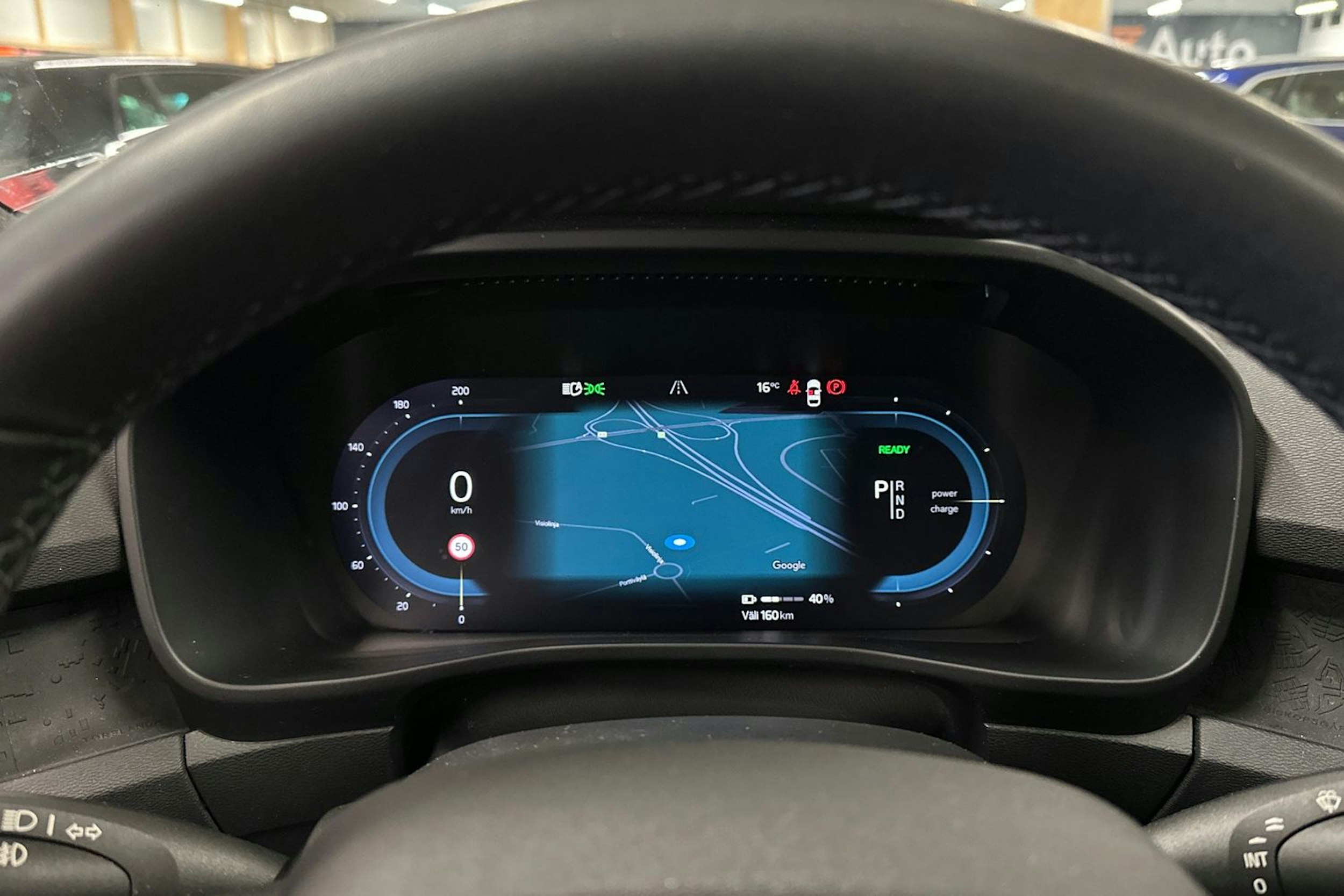 valkoinen Volvo XC40 2023 kuva 22.