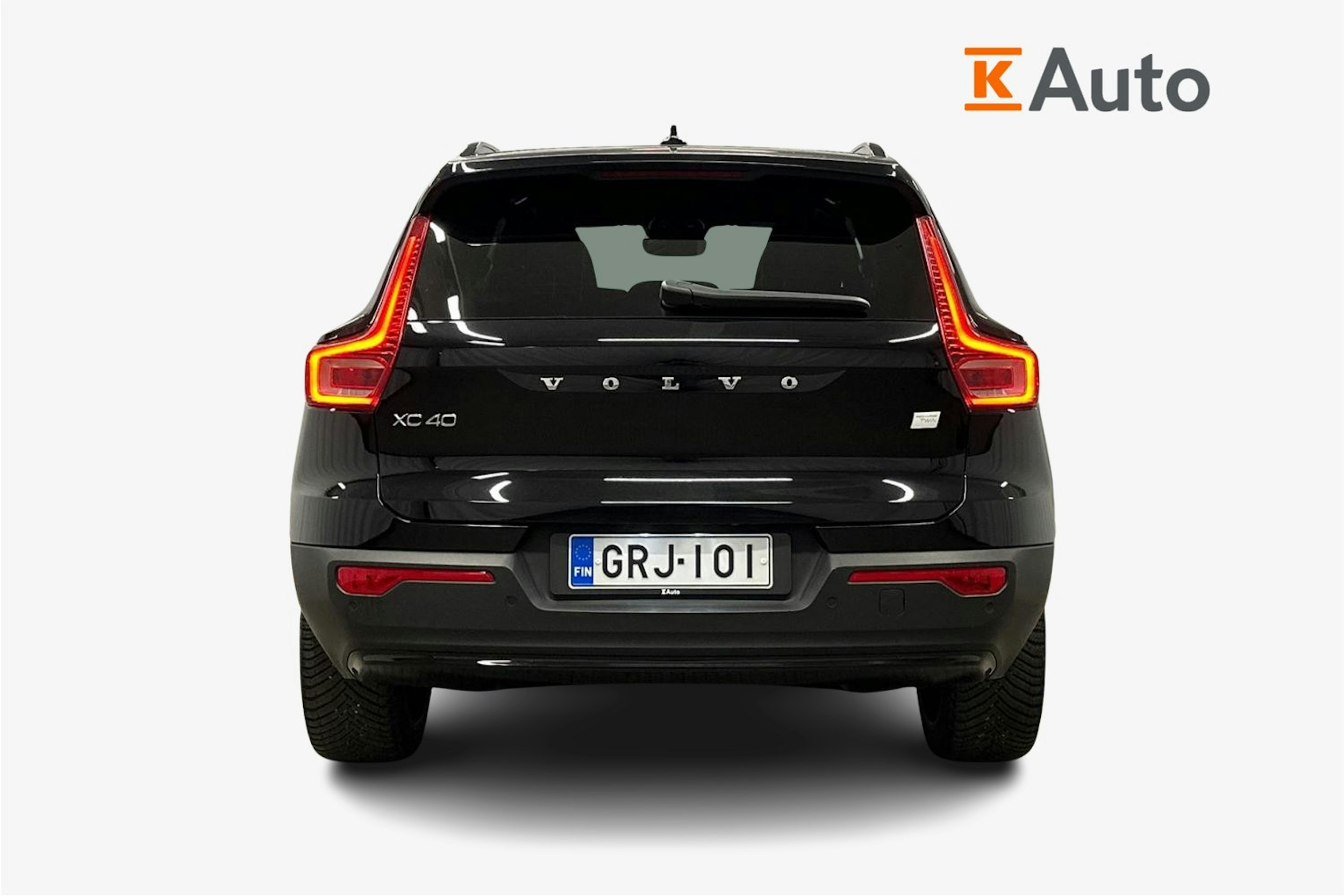 musta Volvo XC40 2023 kuva 3.