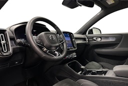 musta Volvo XC40 2023 kuva 7.