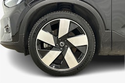 musta Volvo XC40 2023 kuva 11.