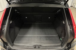 musta Volvo XC40 2023 kuva 14.