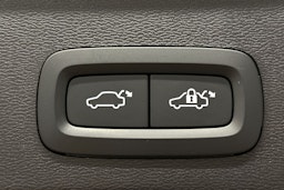 musta Volvo XC40 2023 kuva 15.